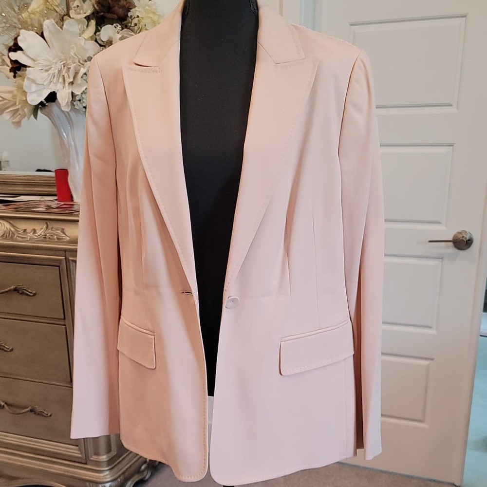 Gorgeous Escada blazer sz 44